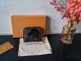 Louis Vuitton Zippy Coin Blossom - NP 520.00