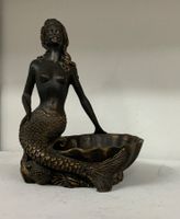 Meerjungfrau mit Schale