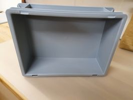 7 Stapelboxen / Kunststoffkisten grau