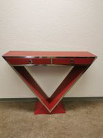 Art Deco Beistelltisch Delta Design rot triangulär Konsole