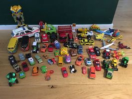 Grosse Sammlung Spielautos und Bahnen