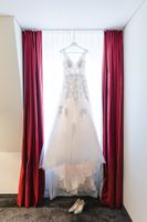 Hochzeitskleid A-Linie off-white mit Spitze Pronovias Ariel