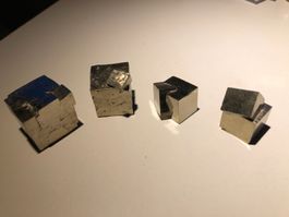 4 Pyrit Doppel und Mehrfach-Würfel von Navajun